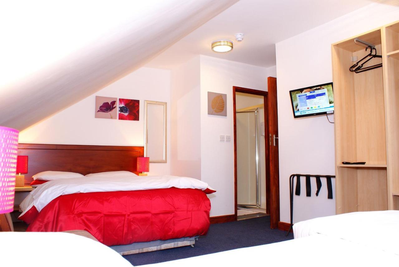 The Hindes Hotel Хароу Стая снимка