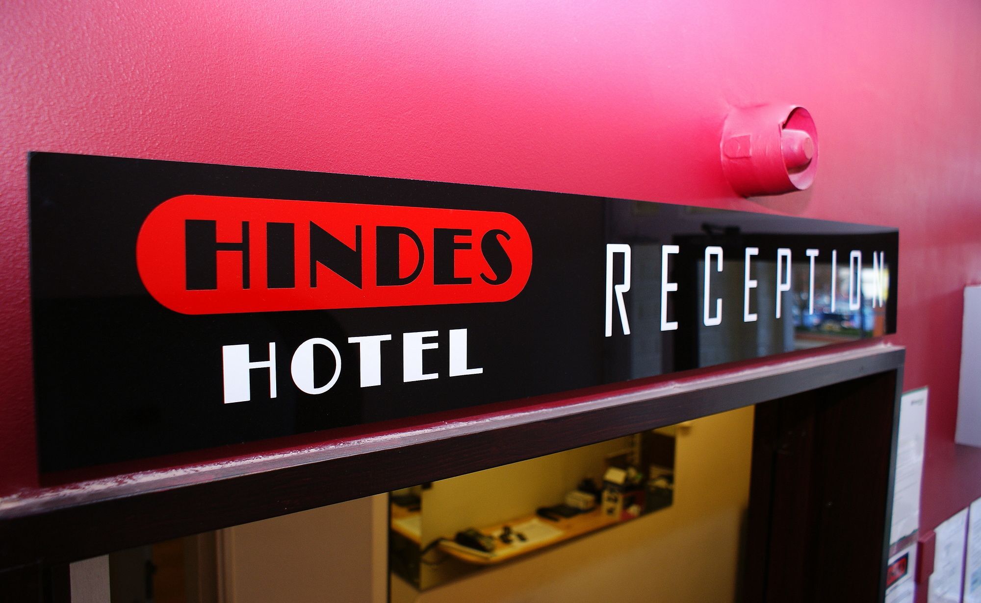 The Hindes Hotel Хароу Екстериор снимка