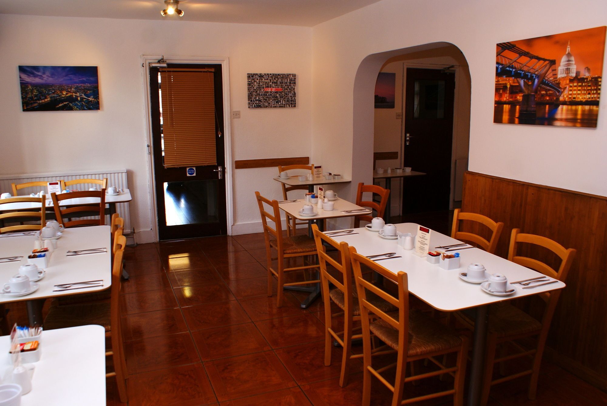 The Hindes Hotel Хароу Екстериор снимка